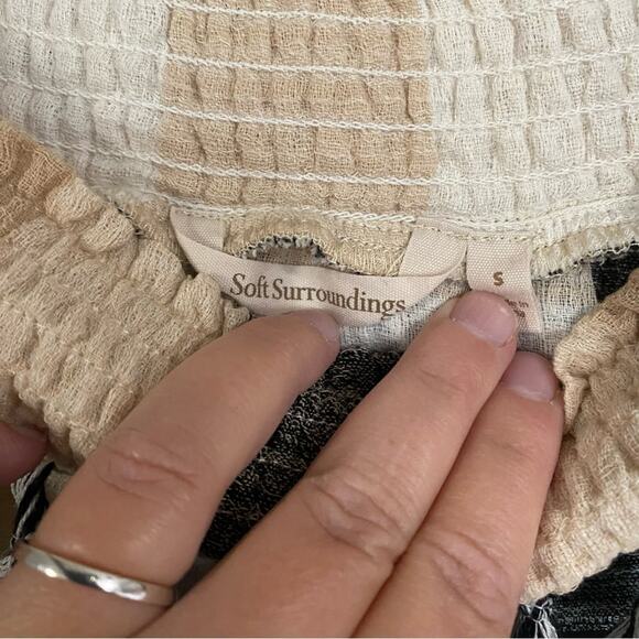 Soft surroundings small blouse - Picture 3 of 8